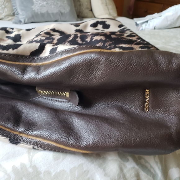 Handbag - Picture 2 of 3